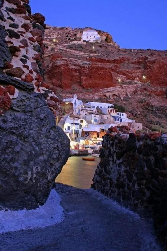 Santorini Pleasure Studios Fira (Santorini) Exterior photo