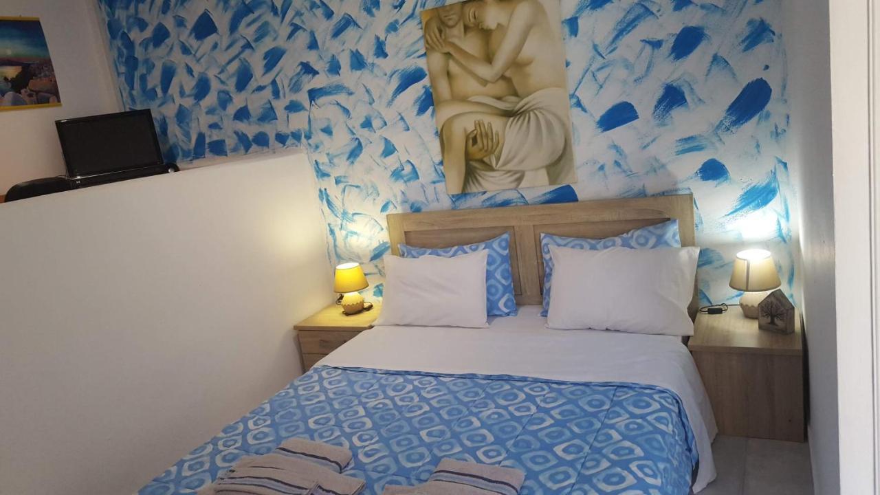 Santorini Pleasure Studios Fira (Santorini) Exterior photo
